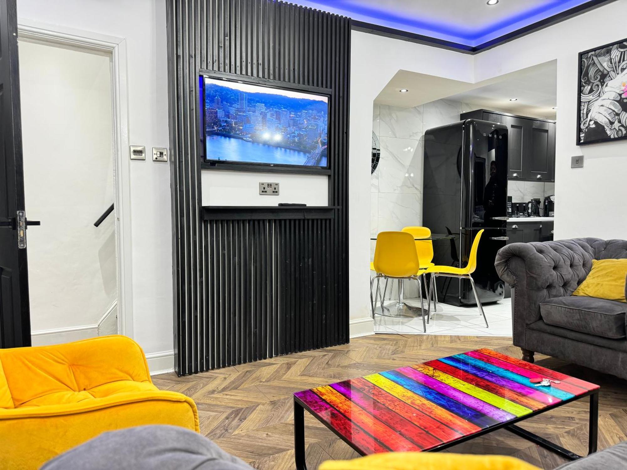 4 Bed 4 Bath House With Free Parking, 5 Mins To Lfc And 15 Mins To City Centre ลิเวอร์พูล ภายนอก รูปภาพ