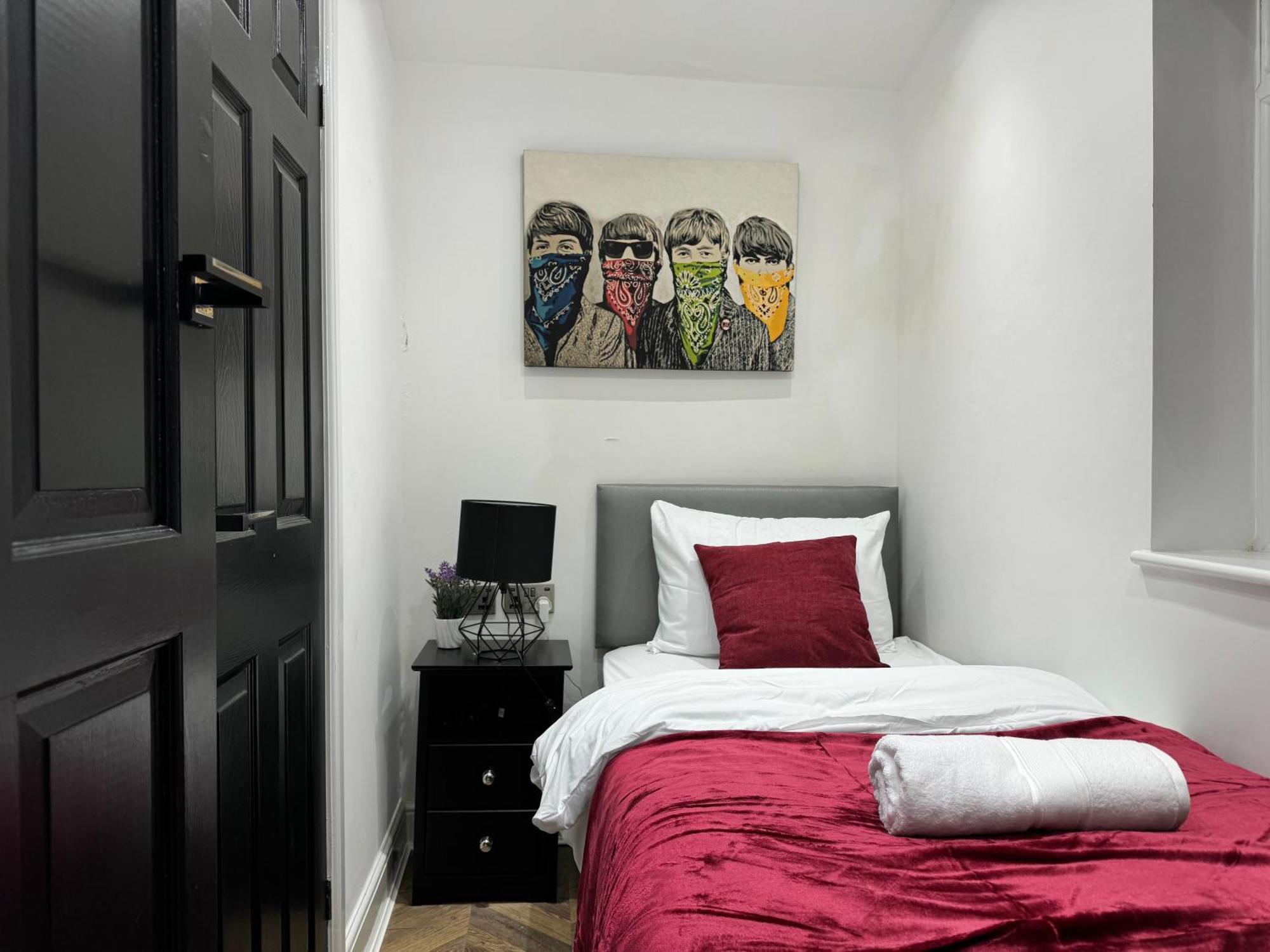 4 Bed 4 Bath House With Free Parking, 5 Mins To Lfc And 15 Mins To City Centre ลิเวอร์พูล ภายนอก รูปภาพ