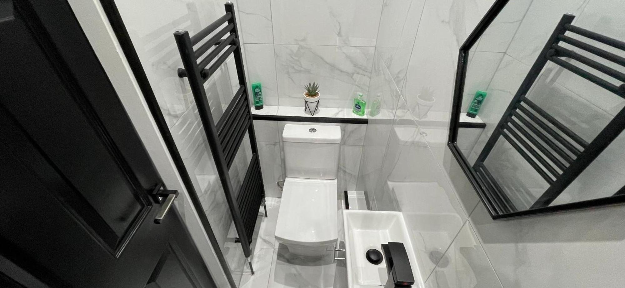 4 Bed 4 Bath House With Free Parking, 5 Mins To Lfc And 15 Mins To City Centre ลิเวอร์พูล ภายนอก รูปภาพ
